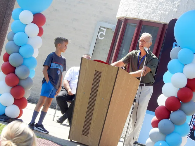 Cambria Heights School District unveils solar array at Cambria Heights Elementary School